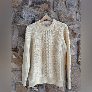 Vintage 100% wool cableknit crewneck sweater